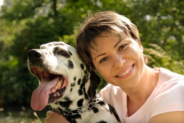 Frau mit Hund