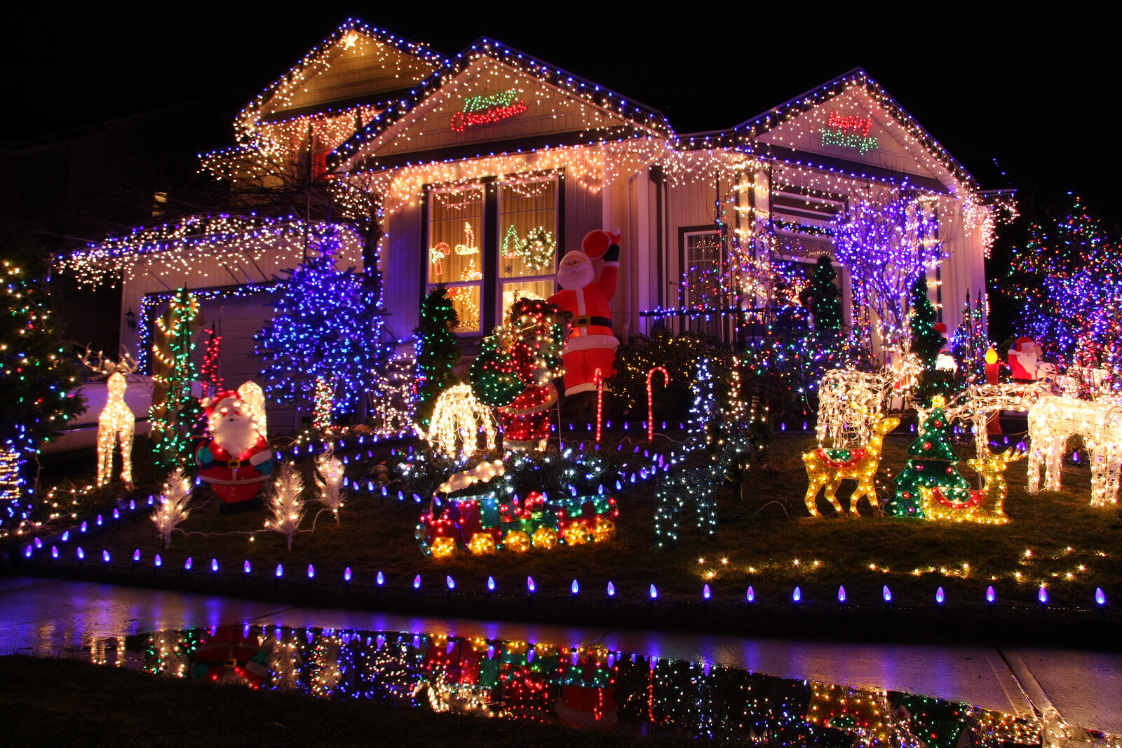 Haus weihnachtlich dekoriert