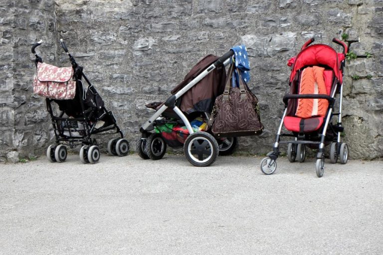 Kinderwagen in Hausflur und Treppenhaus – Was Vermieter wissen sollten